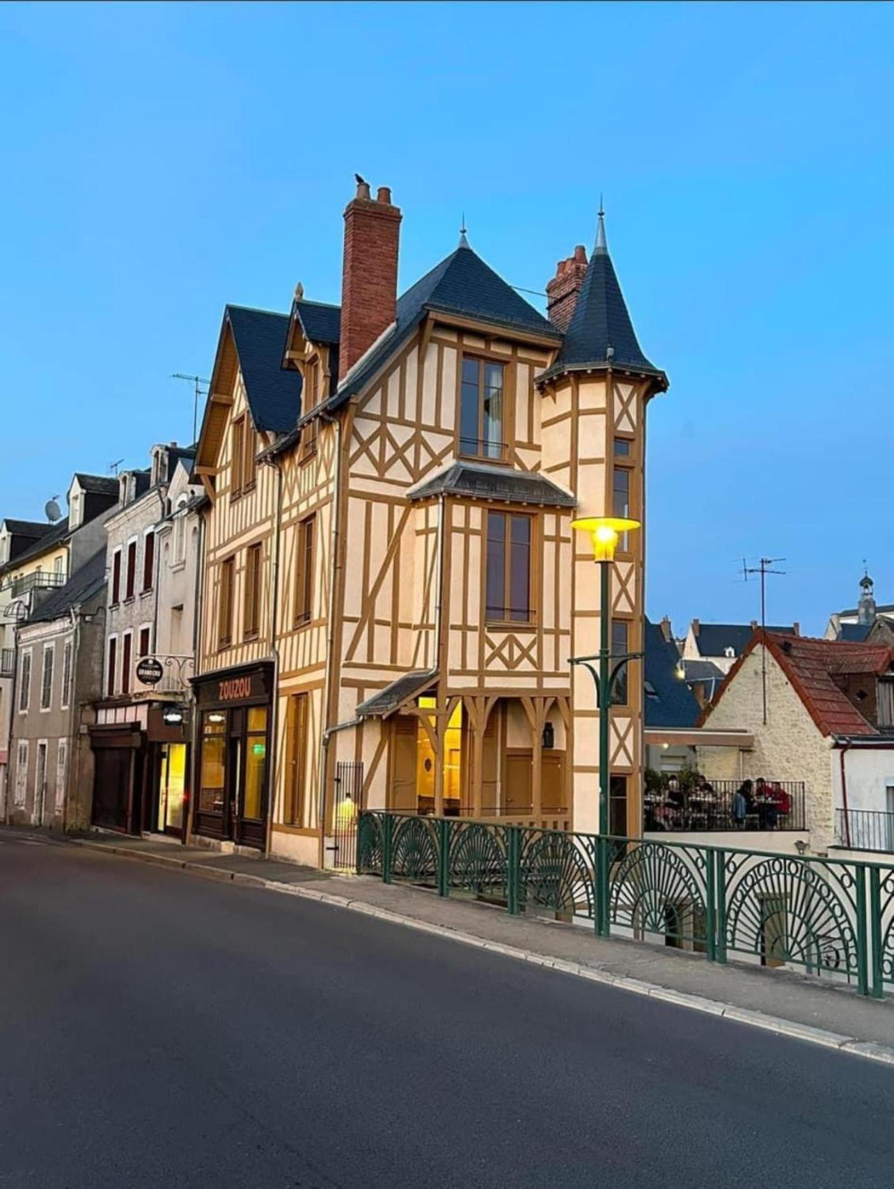 Logis Hotel La Maison A Pan De Bois Vierzon Dış mekan fotoğraf
