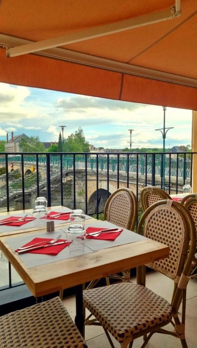 Logis Hotel La Maison A Pan De Bois Vierzon Dış mekan fotoğraf