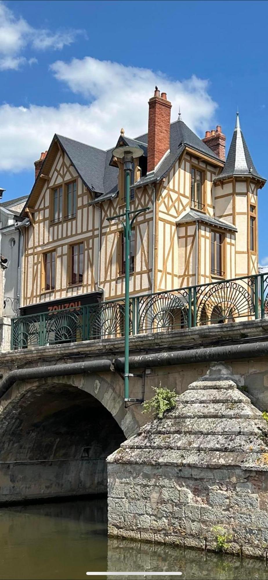 Logis Hotel La Maison A Pan De Bois Vierzon Dış mekan fotoğraf