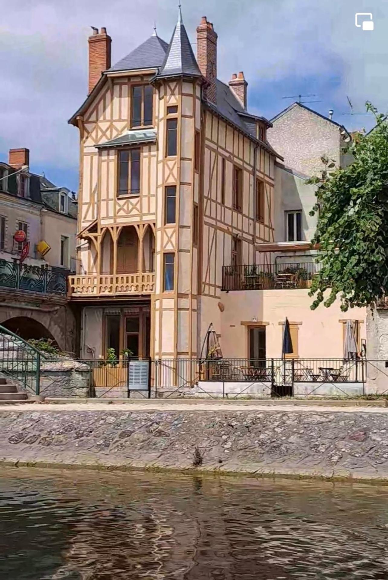 Logis Hotel La Maison A Pan De Bois Vierzon Dış mekan fotoğraf